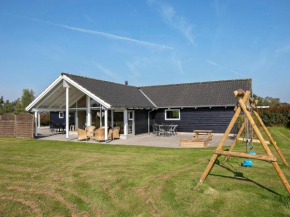 Fabulous Holiday Home in Vaeggerlose with Sauna in Bogø By